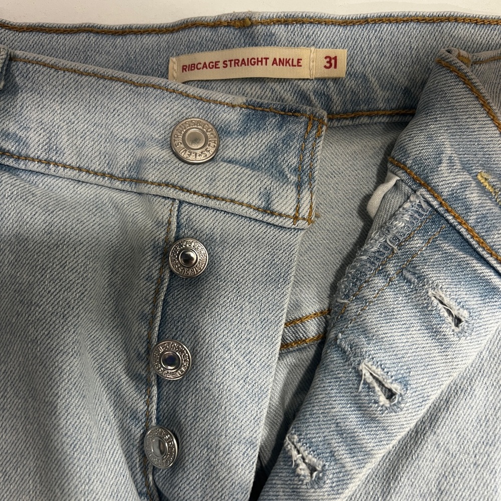 Levi's Women's Ribcage Straight Ankle Jeans - Picture 5 of 9